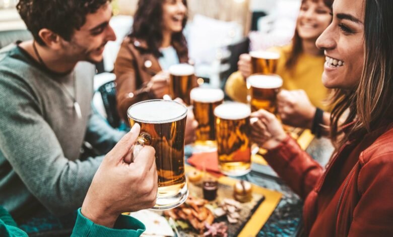 Ideias para economizar e aproveitar o happy hour